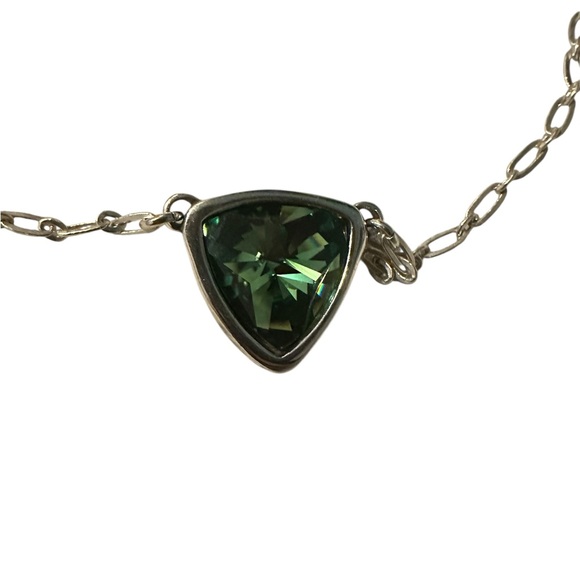 UNOde50 Elegant Green and silver Pendant Necklace - Picture 3 of 6